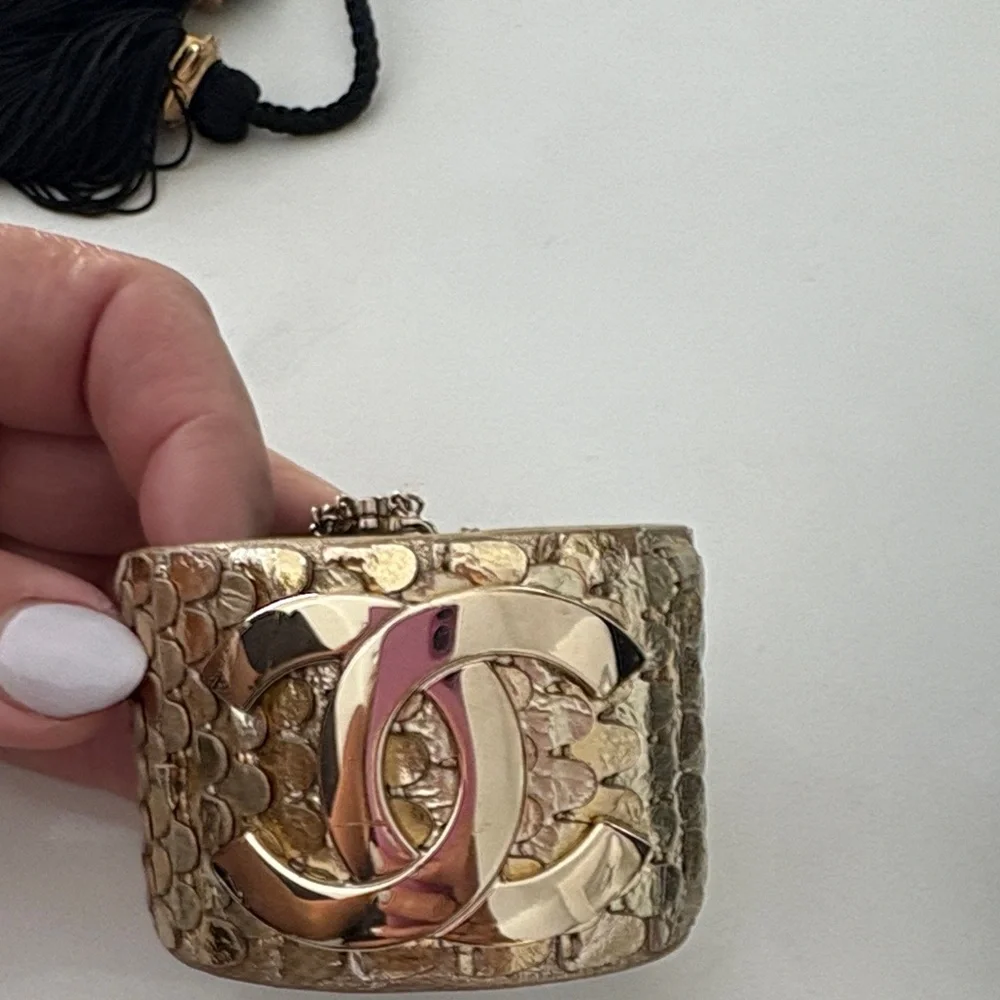 Gold CHANEL Cuff Bracelet - Picture 3 of 5